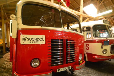 Ve Střešovické vovzovně najdete i historické autobusy. Foto Ivan Kupítk