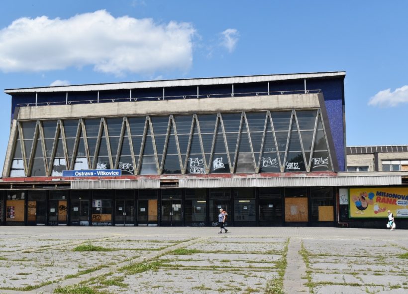 Památkově chráněná budova vítkovického nádraží. Foto: Jiří Novák