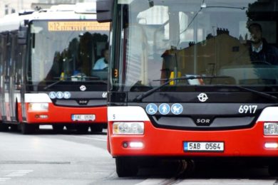 Omezení se dotkne 35 vybraných linek pražských autobusů. Ilustrační foto Ivan Kuptík