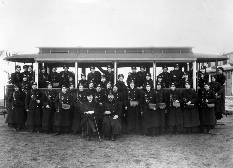 První ženy v DPP v roce 1915. Zdroj DPP