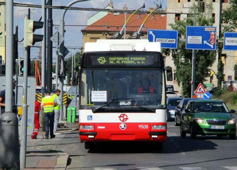 První  trolejbus, který je majetkem DPP vyjel na linku 58 letos v srpnu. Zdroj DPP