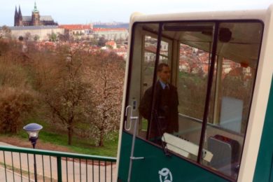Z lanovky na Petřín se nabízejí nejkrásnější pohledy na Prahu. Ilustrační foto Ivan Kuptík