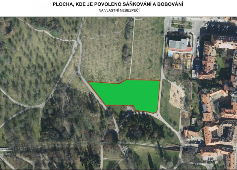 Lesy hlavního města Prahy zveřejnily, kde lze na Petříně sáňkovat. Zdroj : LHMP