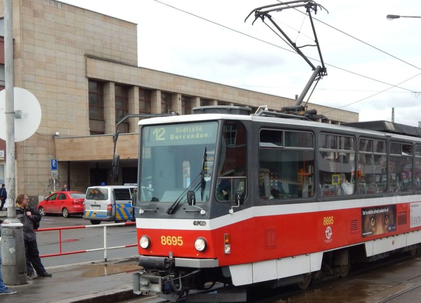 Kdo si nechce koupit dlouhodobé předplatné, tomu se od srpna cestování po Praze prodraží.