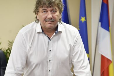 Milan Wenzl (nestraník za ANO 2011), starosta MČ Praha 15