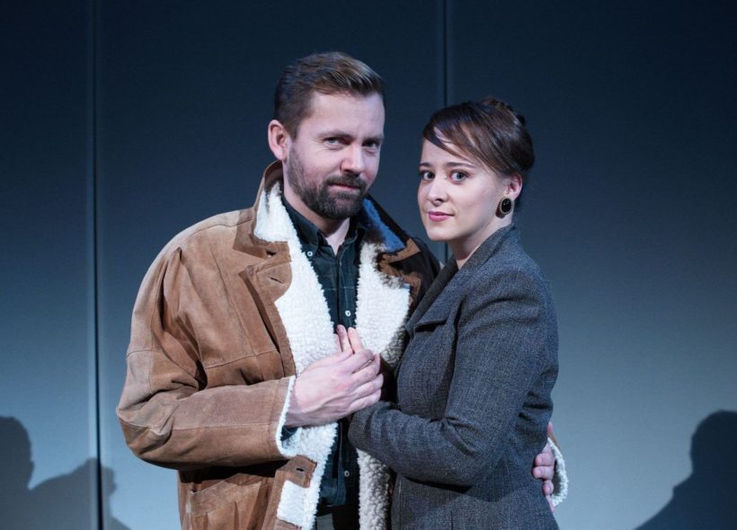 V nejnovější hře smíchovského Švandova divadla hraje Anna postavu Mariny Litviněnkové, manželky otráveného agenta Alexandra Litviněnka.