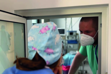 "Pomáháme lidem splnit si sen mít děti," říká vedoucí lékař pražské kliniky Europe IVF Štěpán Budka. Jedním dechem ale dodává, že zázraky dělat neumí.  