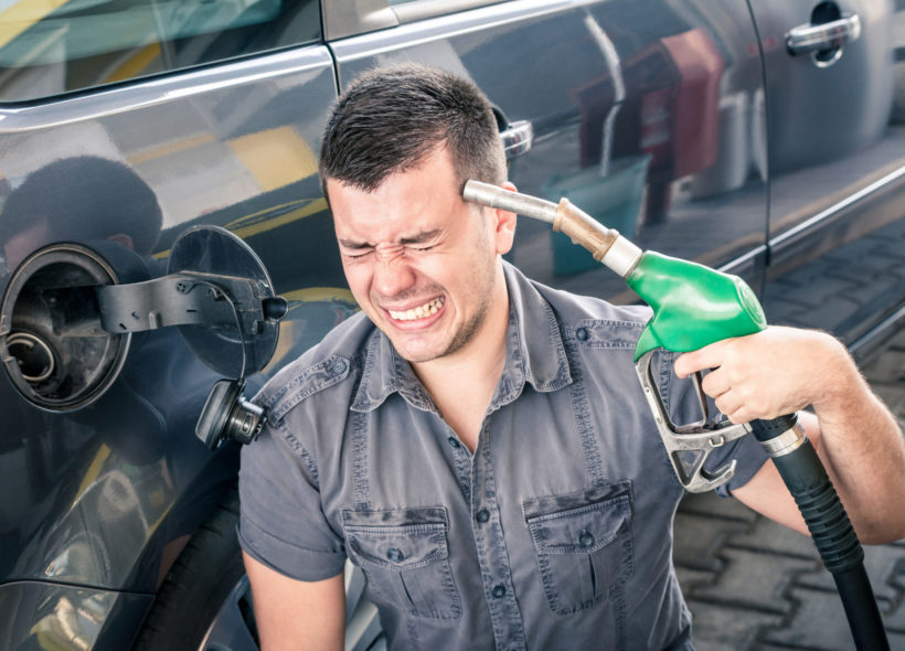 Vlažné zlevňování pohonných hmot posledních dnů končí. Ropa zdražuje a ceny na pumpách se rychle přizpůsobí.