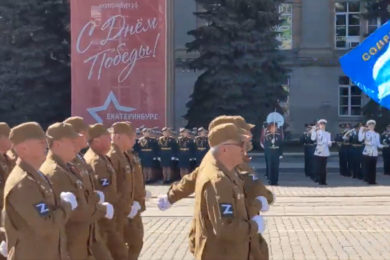 Zvastika na vojenských uniformách