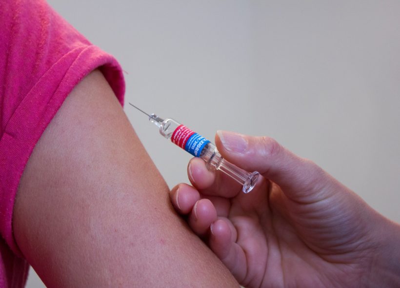 Charta 2022: Závažné chyby při schvalování vakcíny pro děti