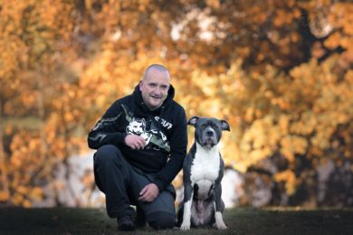 "Naučit psa, že na zahradě nebo v bytě je útok na vetřelce v pořádku, a na procházce naopak na nikoho útočit nesmí, je práce na plný úvazek," říká František Jaroš. 