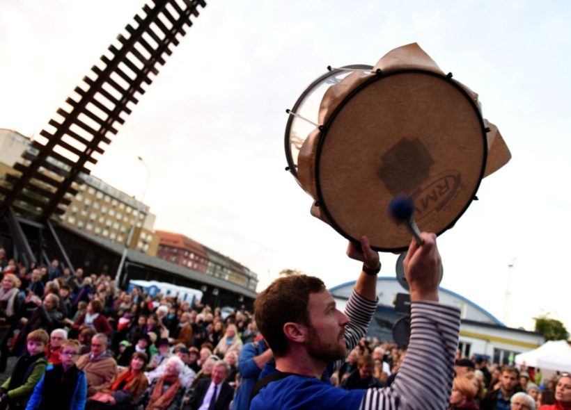 Letos se naposledy uskuteční tradiční Bubnování v prostorách nádraží Bubny. 