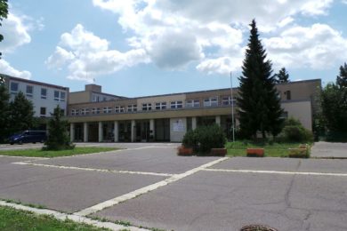 Školák prvního stupně na ZŠ Olešská byl podle svědků napaden neznámým mužem, který se ho pokusil unést.  Policie případ prověřuje, zatím jej nemůže potvrdit. 