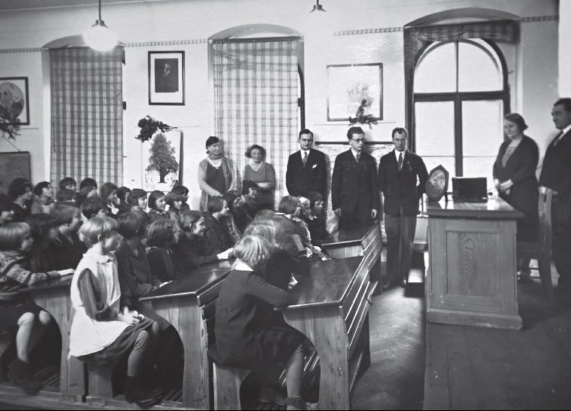 Začátkem 20. století byla v budově Na Bělidle zřízena obecná škola dívčí.