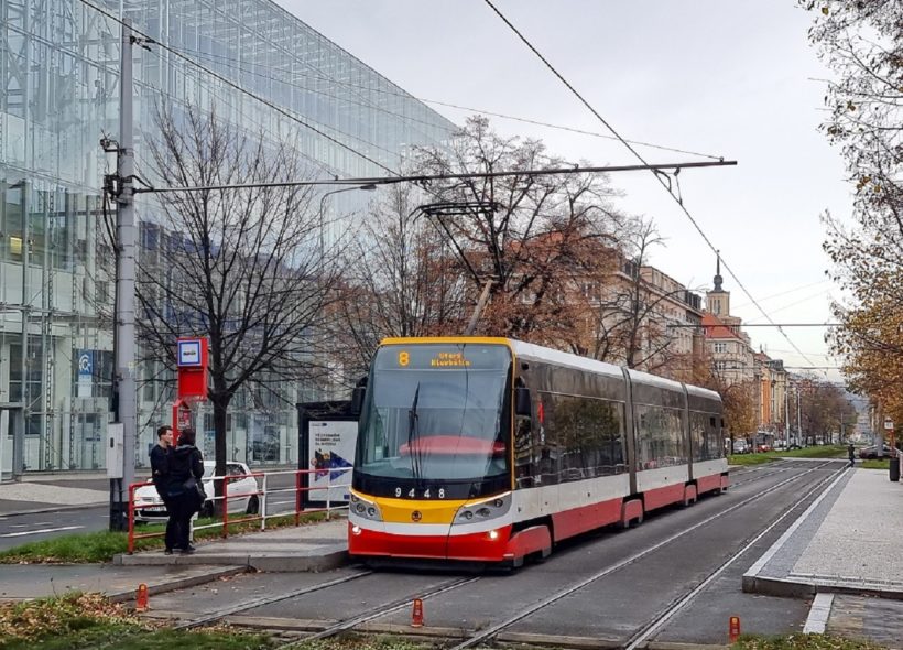 Nízkopodlažních tramvají by po Praze 6 mohlo jezdit více.