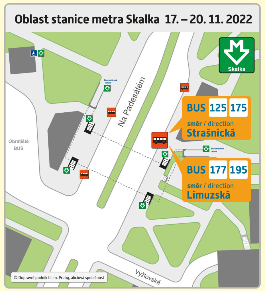 Okolí stanice Skalka při výluce metra.