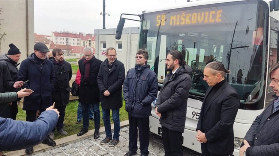 Slavnostní zahájení premiérové jízdy trolejbusem v celém úseku z Palmovky do Miškovic a zpět!