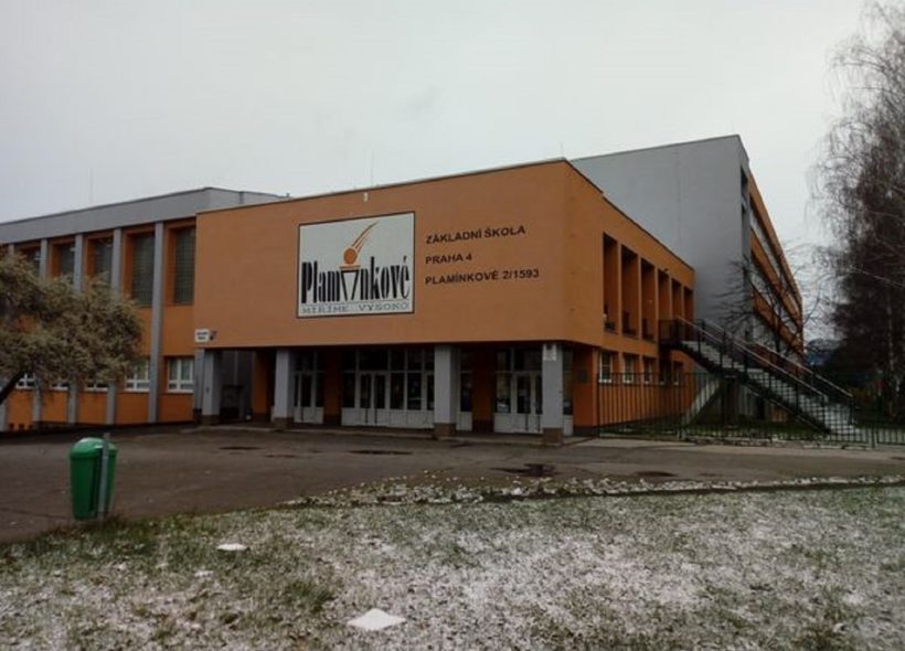 Mězi 21 základních škol v městské části Praha 4 je i ZŠ Plamínkové.