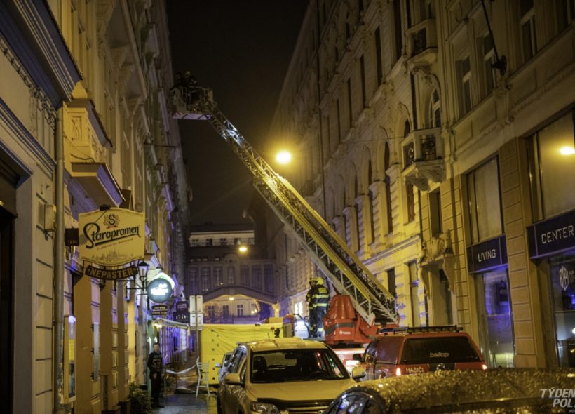 Policisté a hasiči zasahovali v centru Prahy.