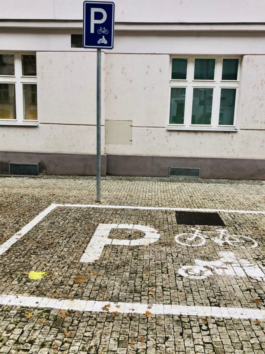 Parkoviště pro jednostopá vozidla jsou nově vyznačena v Praze 6.
