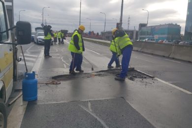 V teplých lednových dnech zaměstnanci Technické správy komunikací opravili na silnicích rekordní počet výtluků.