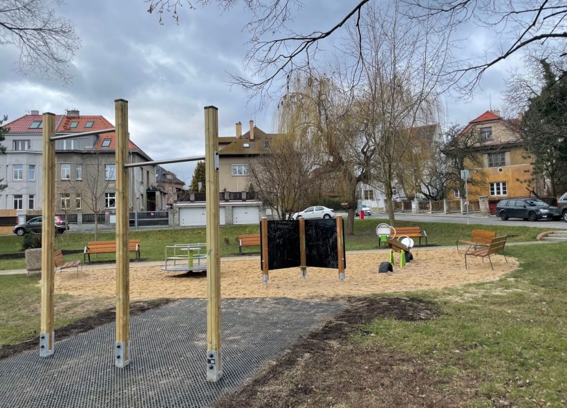 Dětské hřiště na Hanspaulce prošlo výraznou úpravou.