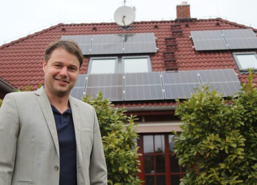 „Pokud chcete mít vlastní elektřinu již na jaře a využít maximum slunečních paprsků, je nejvyšší čas si objednat instalaci fotovoltaiky!“ říká Ing. Martin Janata, provozní ředitel společnosti Topsolars.com.