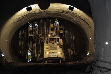 Představitelé městské části Praha 4 vyrazili v pondělí 13. února 2023 na prohlídku do tunelů nově budované linky D pražského metra.