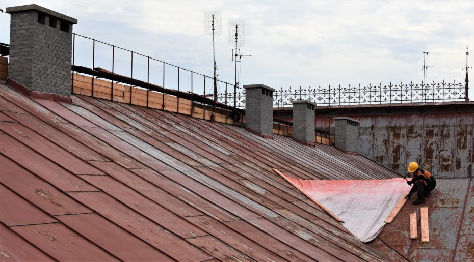 Střecha ZŠ Plamínkové prošla rekonstrukcí.