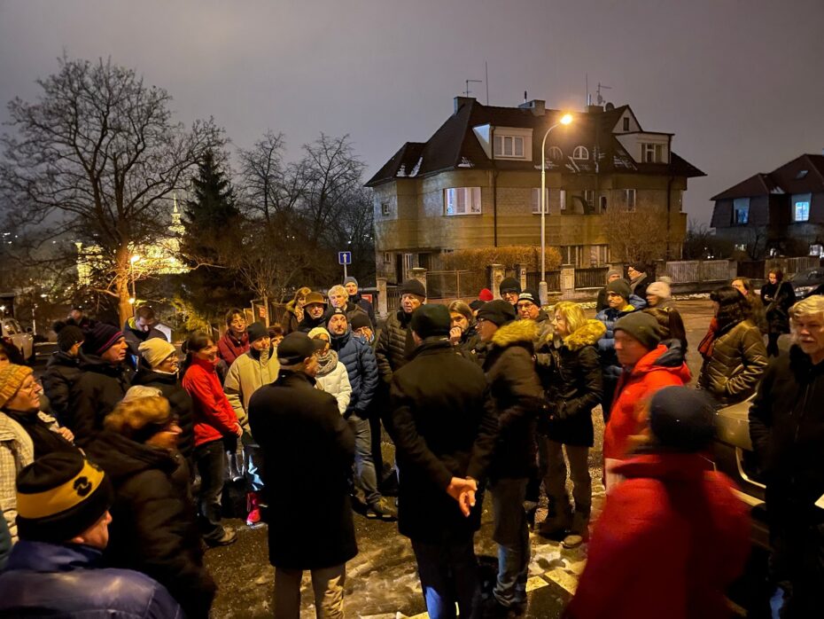 Obyvatelé z Říčanovy ulice a jejího nejbližšího okolí projevili o budoucí podobu svého okolí nebývalý zájem. Několik desítek z nich se sešlo na setkání s představiteli šestkové radnice přímo v terénu.