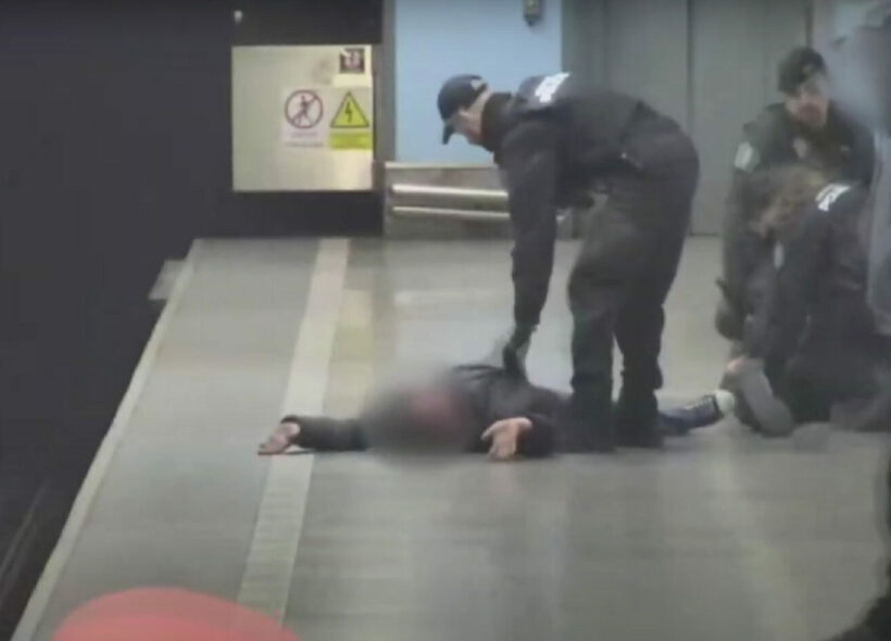 Strážníci zasáhli při bitce mužů v metru. 