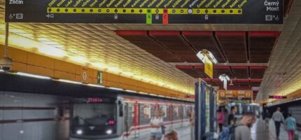 Od 1. ledna 2026 vstupuje v platnost nový tarif Pražské integrované dopravy. Změny se dotknou především cen jízdného a ještě více zvýhodní elektronické nákupy jízdenek a předplatních kuponů.