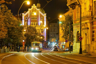 Dočasné přerušení provozu tramvají v úseku Národní divadlo – Staroměstská postihne i zastávku Karlovy Lázně.