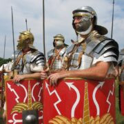 Římské legie zničíly mnoho civilizací. Řecko bylo zpustošeno poté, co Řím zradilo. Jediná Sparta se zachovala loajálně a zkáze unikla. 
