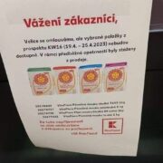 Kaufland oznamuje stažení mouky ze slovenských mlýnů z prodeje. Lidé se obávají ukrajinského obilí, které je podle slovenských úřadů kontaminované pesticidy a GMO. 