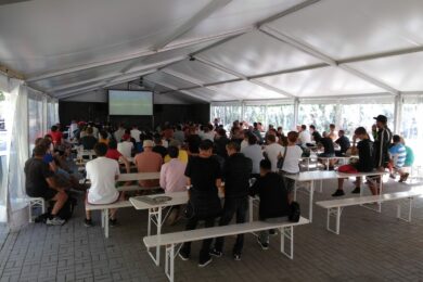 Ve Žlutých lázní se sledují aktuální sportovní přenosy, tedy i letošní celé mistrovství světa v ledním hokeji. 