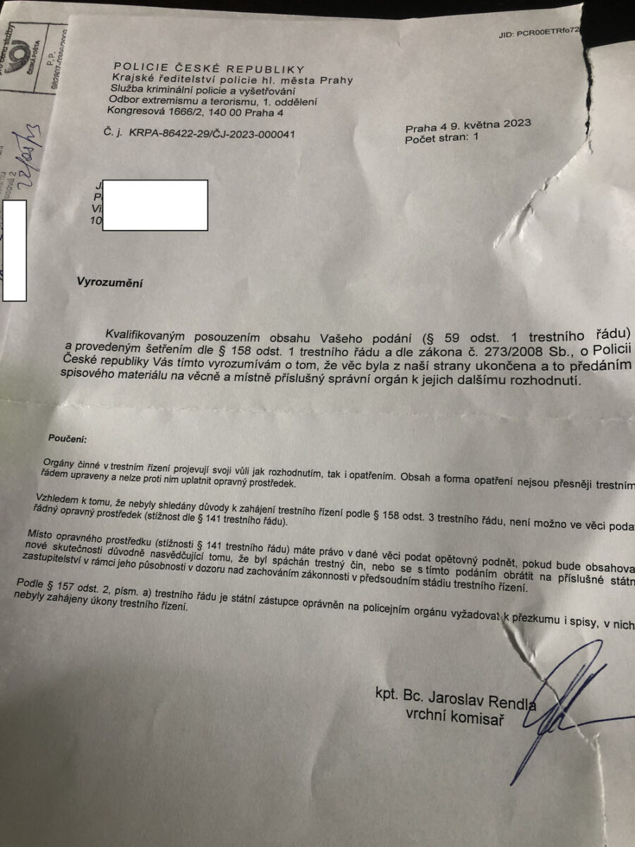 Policie trestní řízení s Pavlem Novotným odložila a přesunula rozhodnutí na přestupkovou komisi Prahy 13. Novotný na videu mimo další urážky českého národa prohlásil: „Češi by potřebovali válku. Vyhnat je v noci z baráku, zabít dítě, ženu, podříznout a zapálit barák. Abyste pochopili, co to je válka." Ani takové= výrazy nejsou podle Policie příčinou trestního stíhání. Blogery Tušla a Čermáka přitom soud odsoudil do vězení za daleko mírnější výrazy na účet Ukrajinců.
