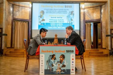 Velmistr Thai Dai Van Nguyen v roce 2020 porazil v Grégrově sále Obecního domu legendu světového šachu Nigela Shorta. Na stejném místě bude nyní čelit velmistrovi Alexeji Širovovi. 