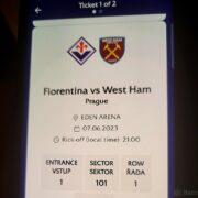 Vysněný lístek na večerní utkání West Ham/Fiorentina. Zájem je obrovský. Stadion v Edenu má totiž kapacitu pouze 19.370 diváků, to je žalostně málo. 