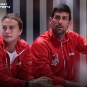 Novak Djokovič a Aryna Sabalenko jsou nejsledovanější pár Rolland Garros. Může za to politika. Zatímco Sabalenková je její obětí, Djokovič rád provokuje. 