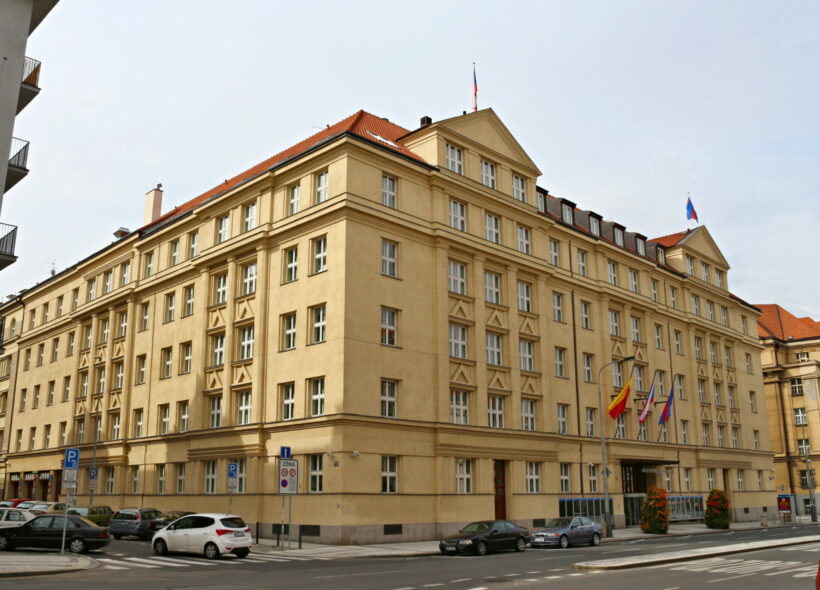 Radnice Prahy 6 zařadí jako první pražská městská část do práce svého úřadu umělou inteligenci.