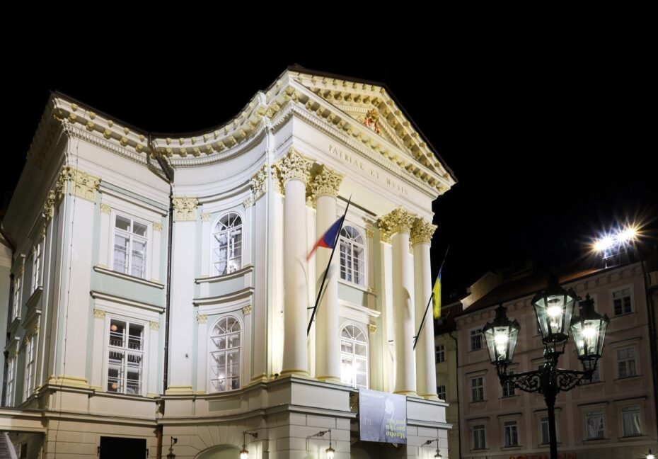 Slavnostní osvětlení Stavovského divadla.