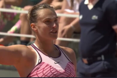 Současná dvojka ATP Běloruska Aryna Sabalenková čelí diskriminaci od ukrajinských tenistek. Soupeřky jí odmítají podat ruku. Diváci nesportovní chování Ukrajinek „odměnili“ bučením. Naopak Sabalenkovou vytleskali. 