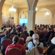 Konference měla stovky přihlížejících. Účastnili se novináři, majitelé médií, aktivisté, mediální odborníci a politici. Svoboda projevu v ČR táhne. 