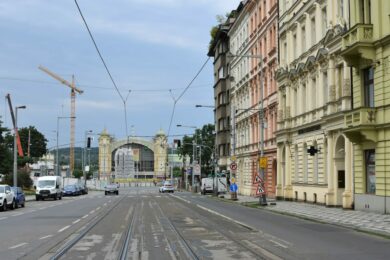 Holešovická ulice Dukelských hrdinů bude od pondělí 31. července pro dopravu uzavřena.