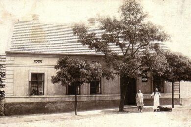Horní Měcholupy mají již 730 let starou historii. Foto je z roku 1925.