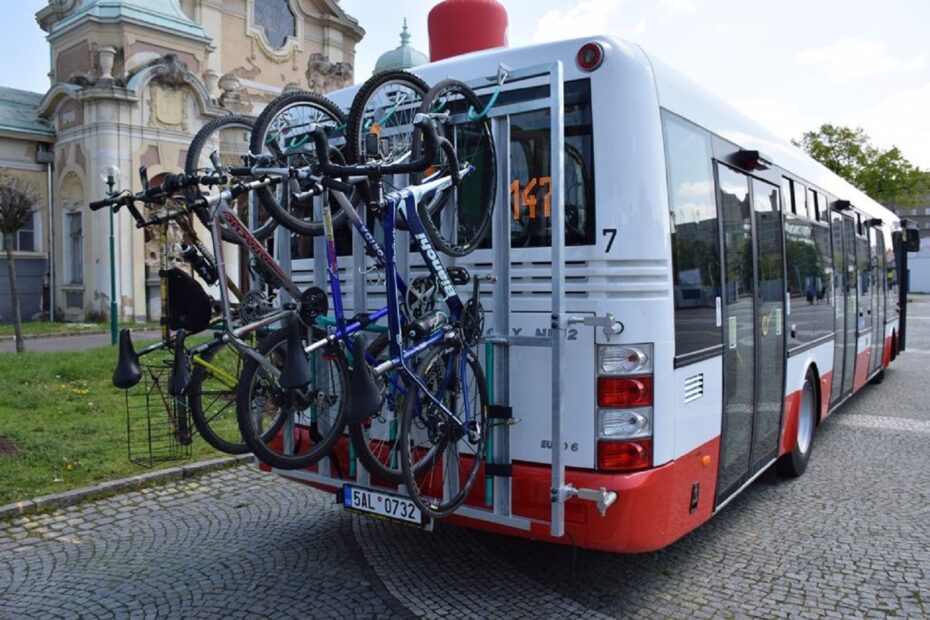 V pražských autobusech se smí kolo přepravovat jen na lince 147, a sice jen jedním směrem.