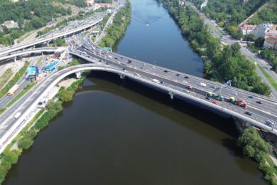 Hlavní práce na Barrandovském mostě a Barrandovské rampě skončí na konci srpna.