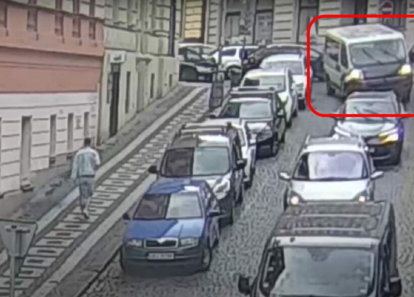 Policie ČR honila na Žižkově v červenci také recidivistu, který vyskočil za jízdy z jedoucí ukradené dodávky,