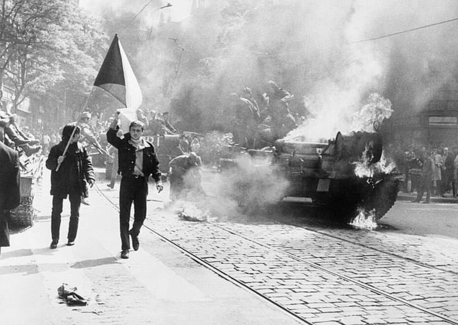 Obyvatele Československa tehdejší invaze Varšavské smlouvy naprosto zdrtila. Brutalita Sovětů byla nezměrná. Stovky mrtvých a tisíce zraněných. Odpor Pražanů byl spíše symbolický. Stříleli pouze Sověti.